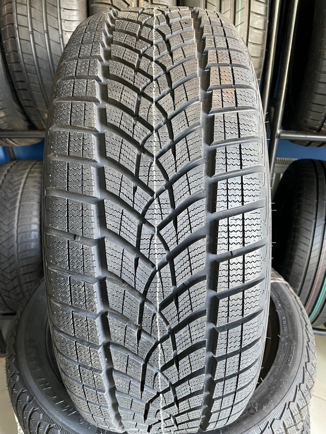 Зимові шини Goodyear UltraGrip Ice SUV Gen-1 255/55 R19 111T XL-зображення-4